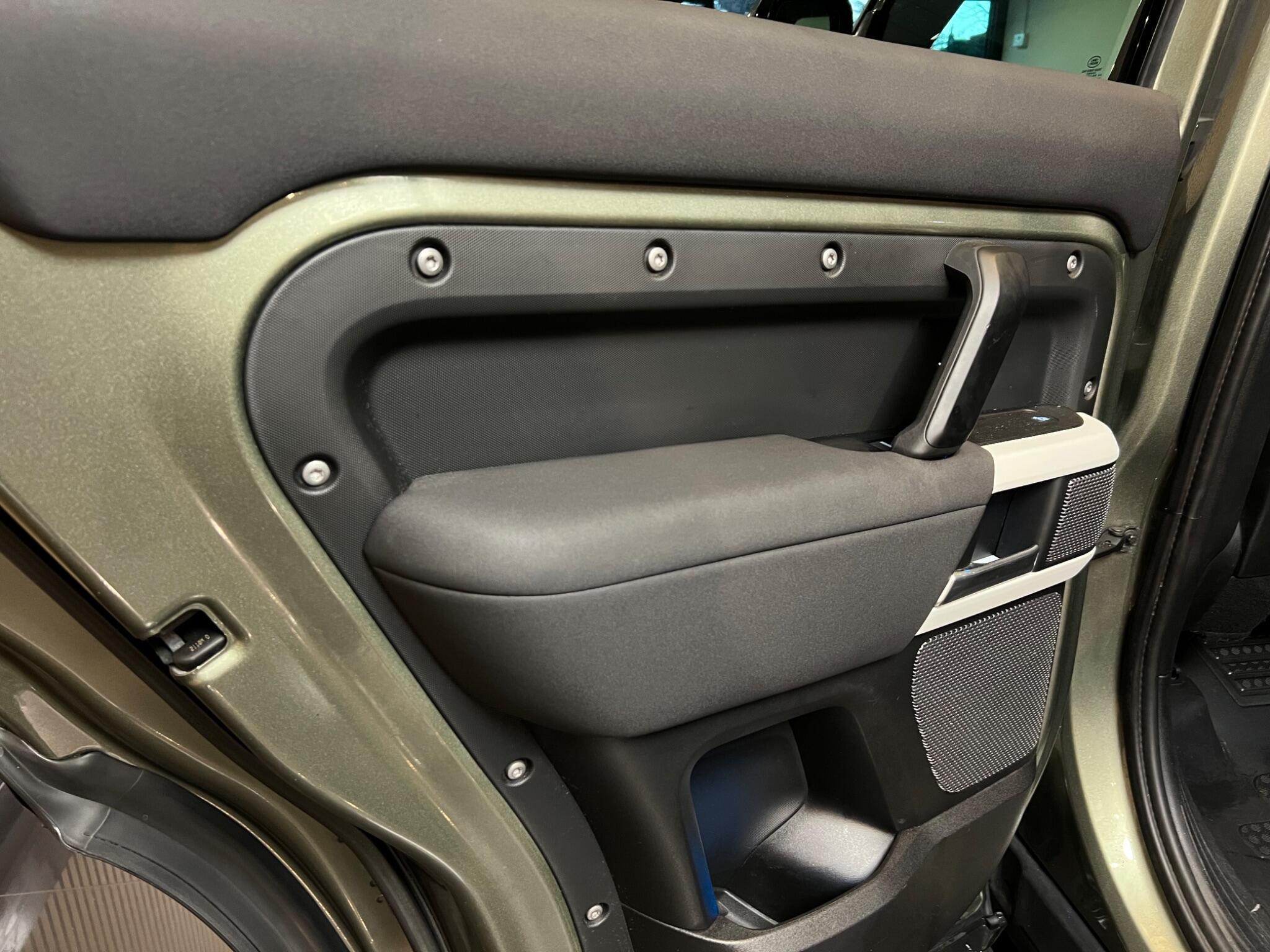 Land Rover Defender 110